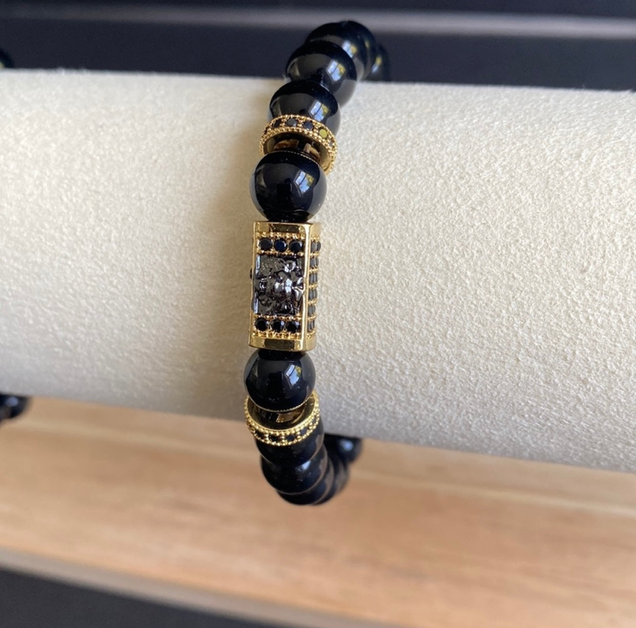 Onyx with Lion Motif Bracelet